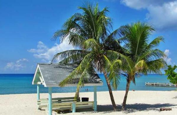 La isla paradisíaca que ofrece trabajar de forma remota, pero con una costosa condición - C9N