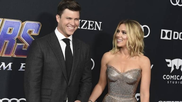 HOY / Scarlett Johansson se casa con el cómico Colin Jost en una "íntima ceremonia"