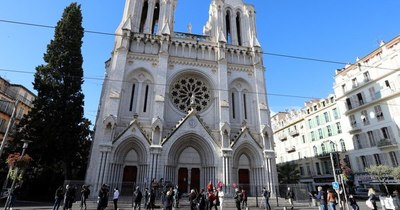 La Nación / Camarero cuenta los minutos de pánico tras ataque en Niza