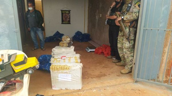 Incautan 145 kilos de marihuana durante allanamientos en Pedro Juan - Nacionales - ABC Color