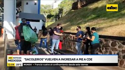 Sacoleiros vuelven a ingresar a pie a Ciudad del Este - ABC Noticias - ABC Color