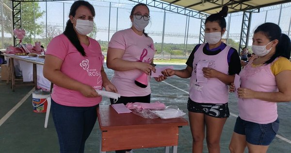 La Nación / Mujeres privadas de libertad reciben charla sobre detección precoz del cáncer de mama