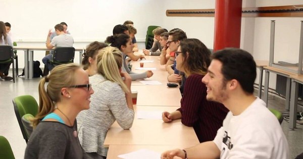 La Nación / Organizan citas rápidas en Asunción: “Una especie de Tinder pero más sofisticado”