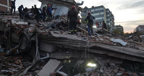 La Nación / Al menos 14 muertos en Grecia y Turquía tras fuerte terremoto