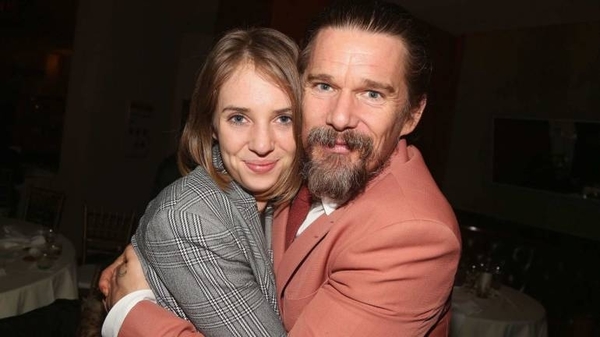 HOY / The Beatles en familia: Ethan y Maya Hawke protagonizarán la cinta "Revolver"