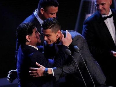 La simpática felicitación de Cristiano a Maradona