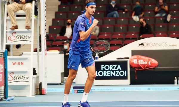 Sorpresiva victoria de Lorenzo Sonego ante Novak Djokovic