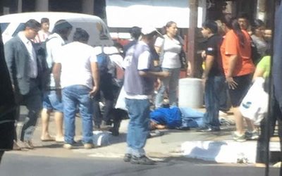 Puerta del BNF cayó sobre septuagenario - ADN Paraguayo