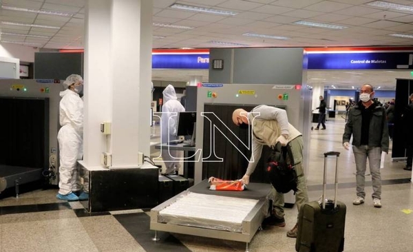 HOY / OMS recomienda limitar cuarentenas y otras medidas a viajeros internacionales
