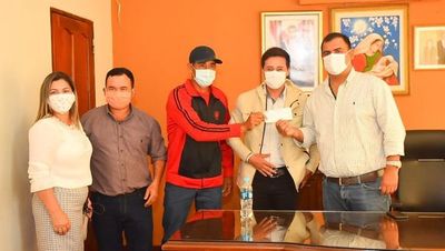 Caazapá: Gobernador entrega aporte a Junta de Saneamiento de Tavaí - Noticiero Paraguay