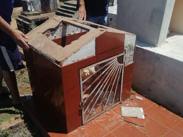 Saquean panteones para reutilizar materiales de construcción