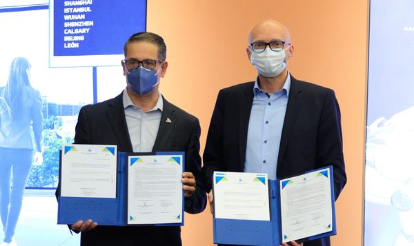 Gobierno mexicano y empresarios firman una tregua en el foro industrial anual - MarketData