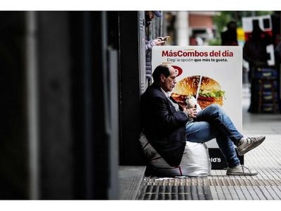 Uruguay desalienta viajes a Buenos Aires y reabre fronteras