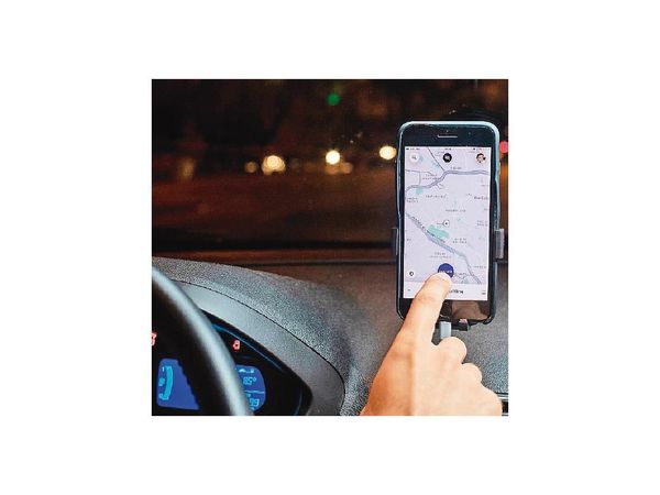 Tras billetaje, repuntan clientes de Uber y taxis
