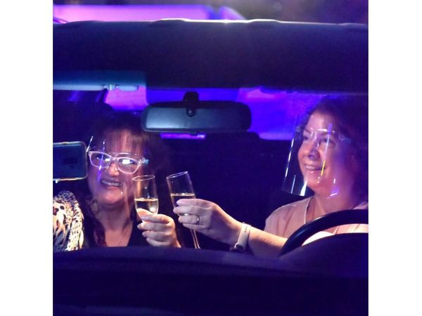 Festejo desde los autos del Club de Ejecutivos