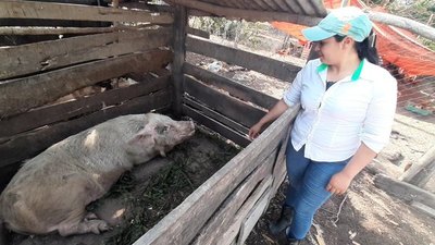 Crónica / Será licenciada gracias a la cría de chanchitos