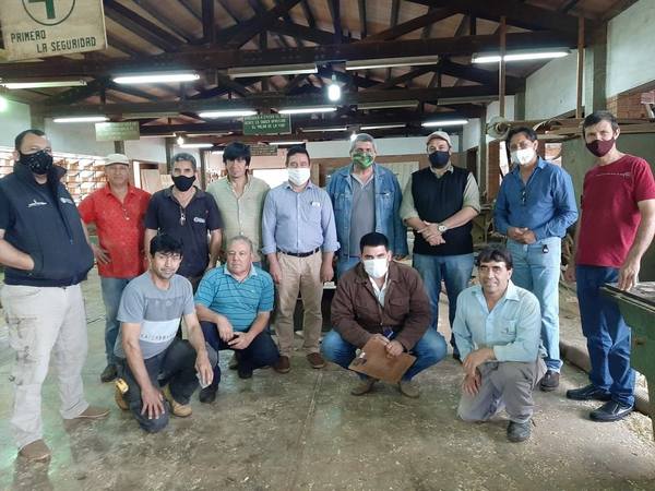 BUSCAN FORTALECER EL SECTOR APÍCOLA CON APOYO DEL MAG.