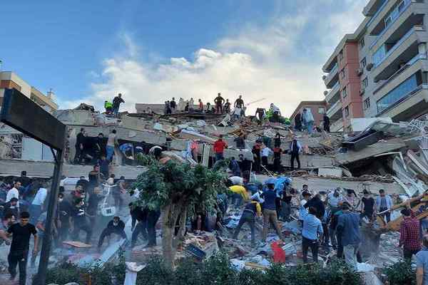 Suman 27 muertos en Grecia y Turquía tras terremoto