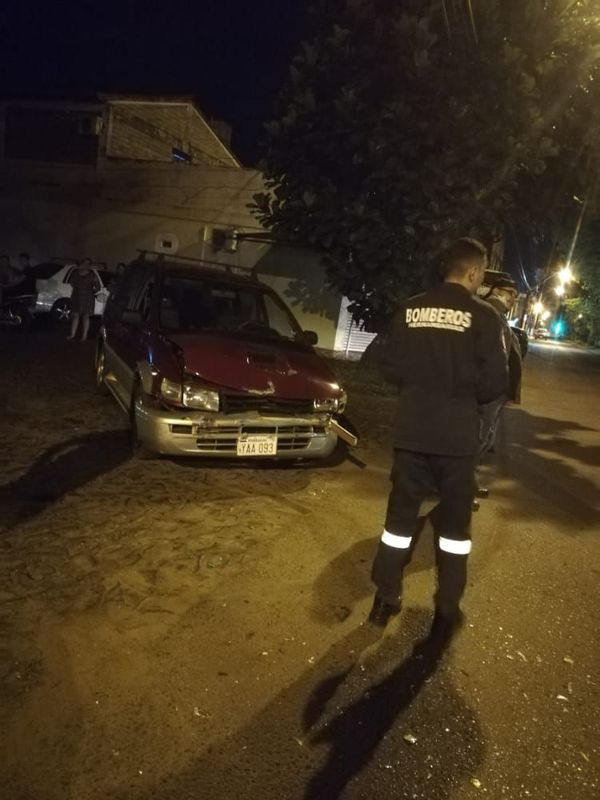 Conductor ebrio choca contra carro de bomberos  - ABC en el Este - ABC Color