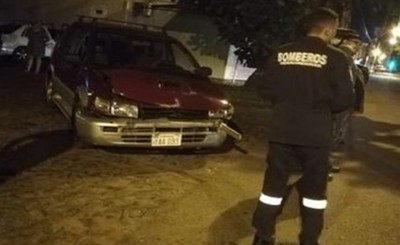 Borracho embiste contra vehículo de Bomberos Voluntarios