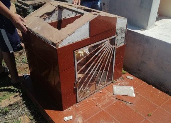 Ladrones se llevan materiales de los panteones | Noticias Paraguay