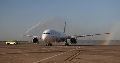 La Nación / Arribaron hoy 285 pasajeros con Air Europa