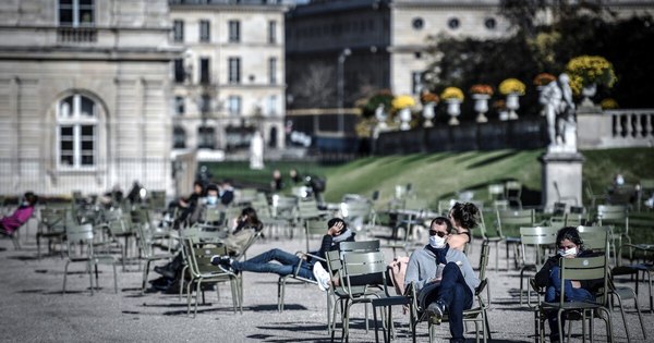 La Nación / Franceses resignados en el primer fin de semana de reconfinamiento