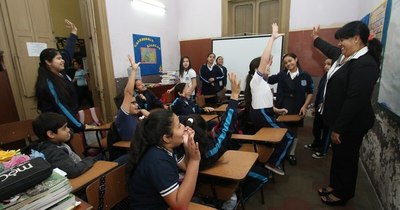 La Nación / Vuelta a las aulas: 20.000 estudiantes volverán al colegio, según Cano