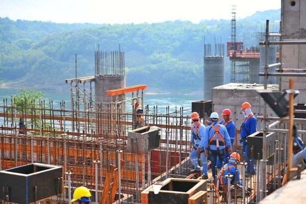 Colocación de vigas de 20 toneladas implicará importante avance del puente de la Integración - ABC en el Este - ABC Color