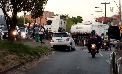 HOY / Fatal accidente en 4 Mojones deja un conductor fallecido