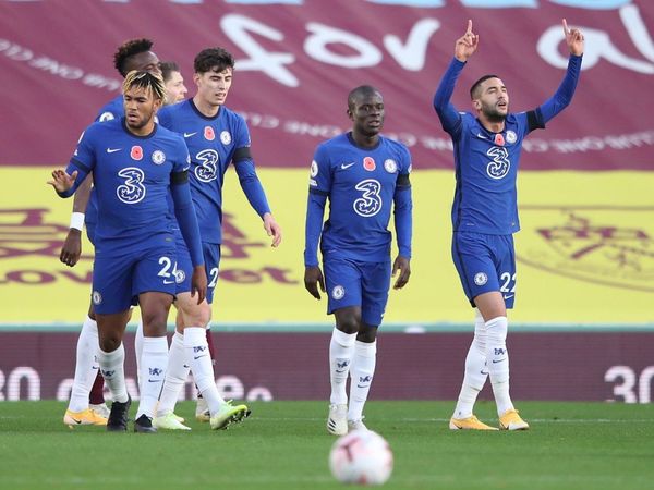 Ziyech lanza al Chelsea ante el colista