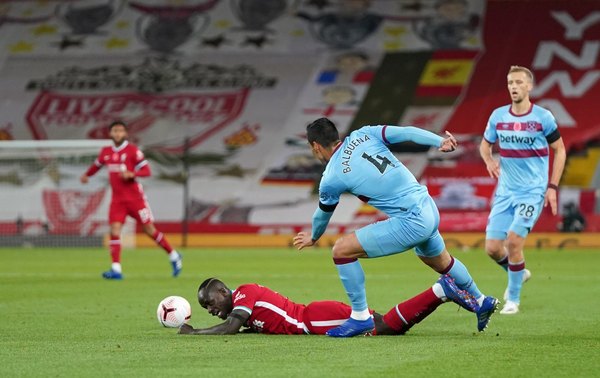 Balbuena firma un gran partido, pero West Ham no le aguantó al campeón