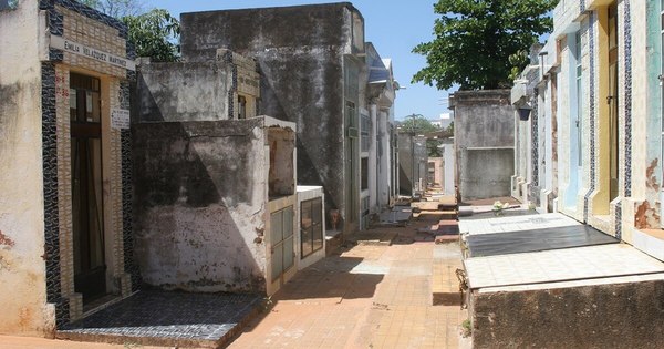 La Nación / Anuncian estrictas medidas sanitarias en los cementerios
