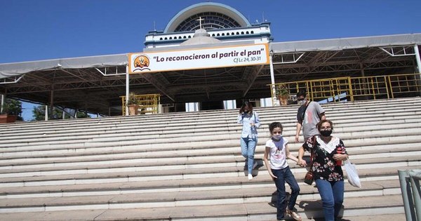 La Nación / Cuestionan “ambigüedad” de Salud al habilitar celebración en Caacupé