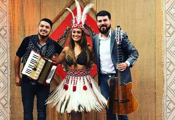 Crónica / ¡HENDY! Cantante motiva a colegas bajoneados