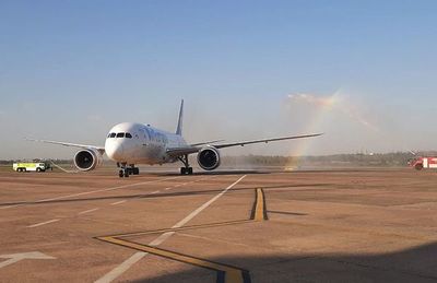 Llega primer vuelo de Europa y Dinac intercede para eliminar cuarentenas - Nacionales - ABC Color