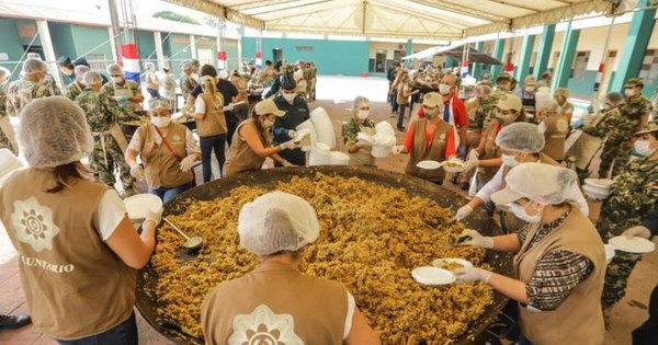 La Nación / Familias vulnerables de Limpio recibieron 3.000 platos solidarios
