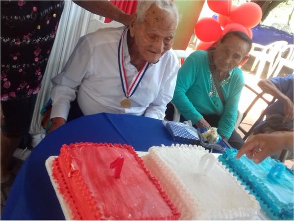 Chacoré cumplió 106 años y armó feroz farra