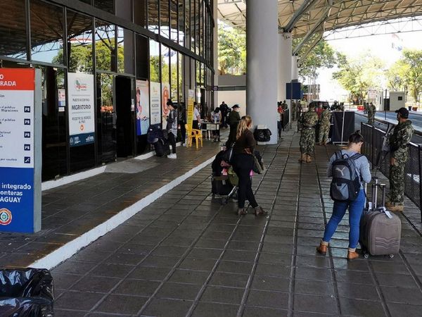 Migraciones restablece multas por vencimiento de permanencia en el país