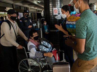 Volvió de España y su mamá le dio la bendición tras 9 meses
