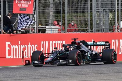 Hamilton gana en Imola y Mercedes suma 7º título de constructores - Automovilismo - ABC Color