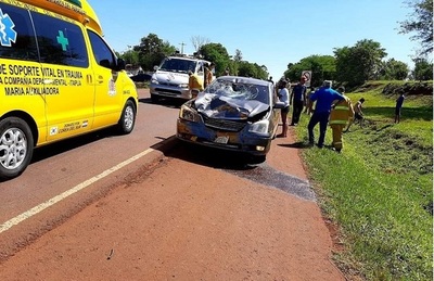Fatal colisión frontal entre automóvil y motocicleta sobre la Ruta PY06