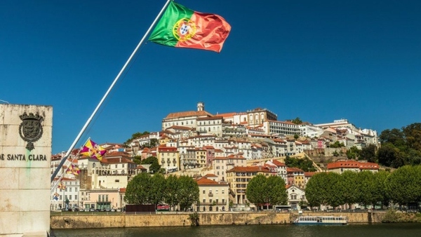 Portugal confina al 70% de su población