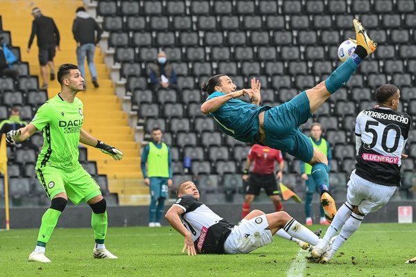 Milan gana y sigue en lo más alto del Calcio