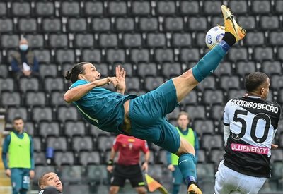Ibrahimovic ratifica al Milan en la cima de la Serie A