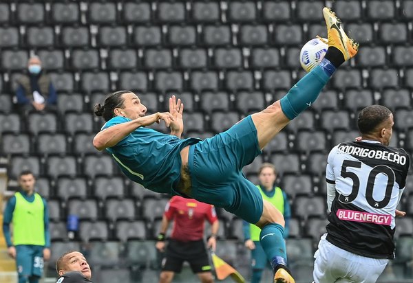 Ibrahimovic ratifica al Milan en la cima de la Serie A