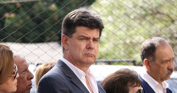La Nación / “Paraguay sin mafias ¿con los Acevedo?": ironizan frase de Alegre tras reunirse con el cuestionado clan