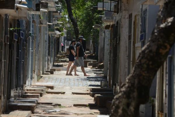 Respetuosa visita a los cementerios - Nacionales - ABC Color