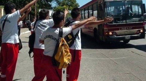 Estudiantes del tercer año podrán pagar pasaje en efectivo hasta fin de año – Prensa 5