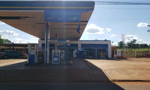Roban dinero y celulares de surtidor